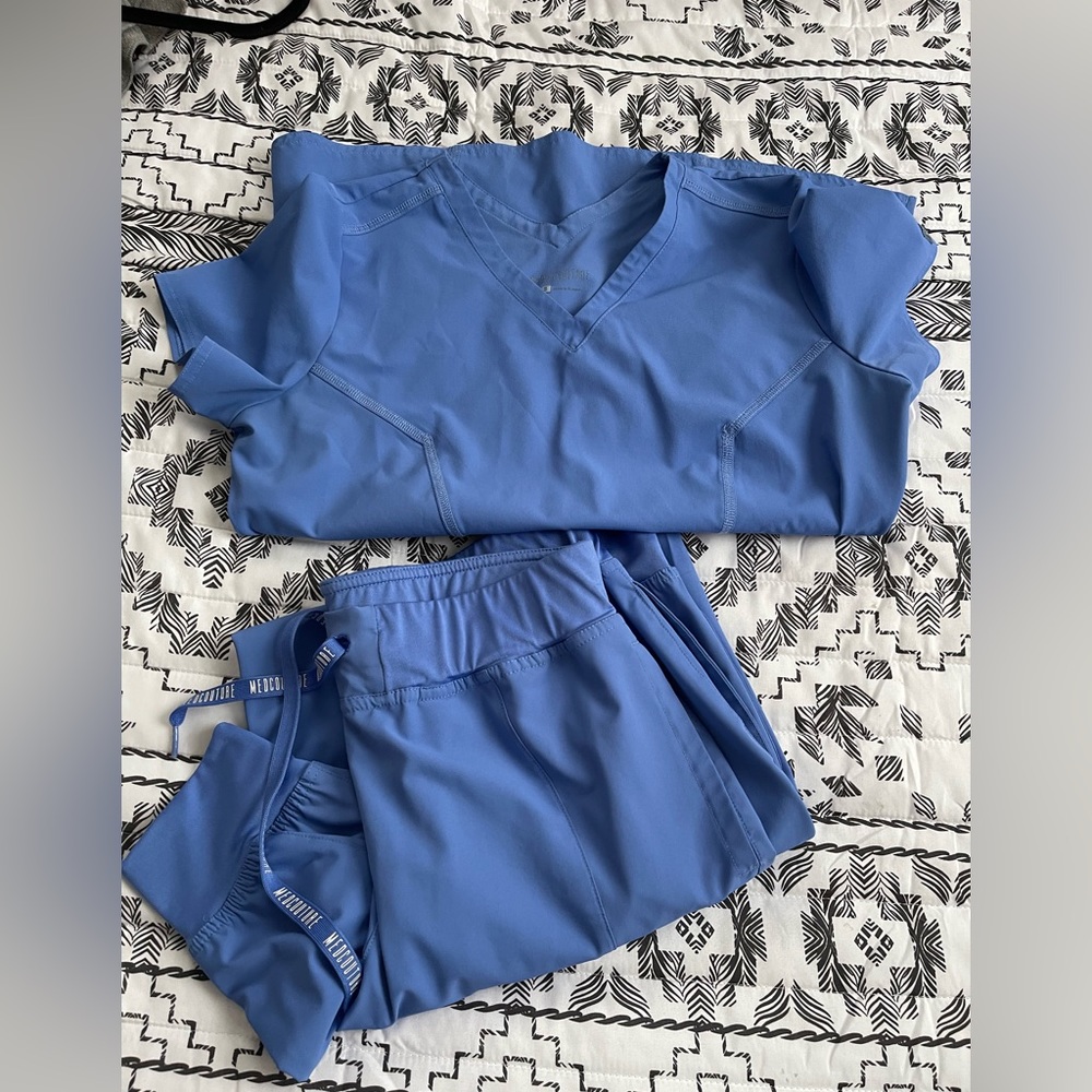 Med couture Peaches scrub set